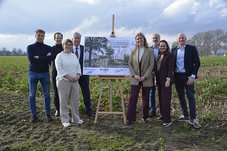 Ondertekenaars bij bord