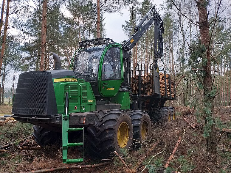 machine in de bossen